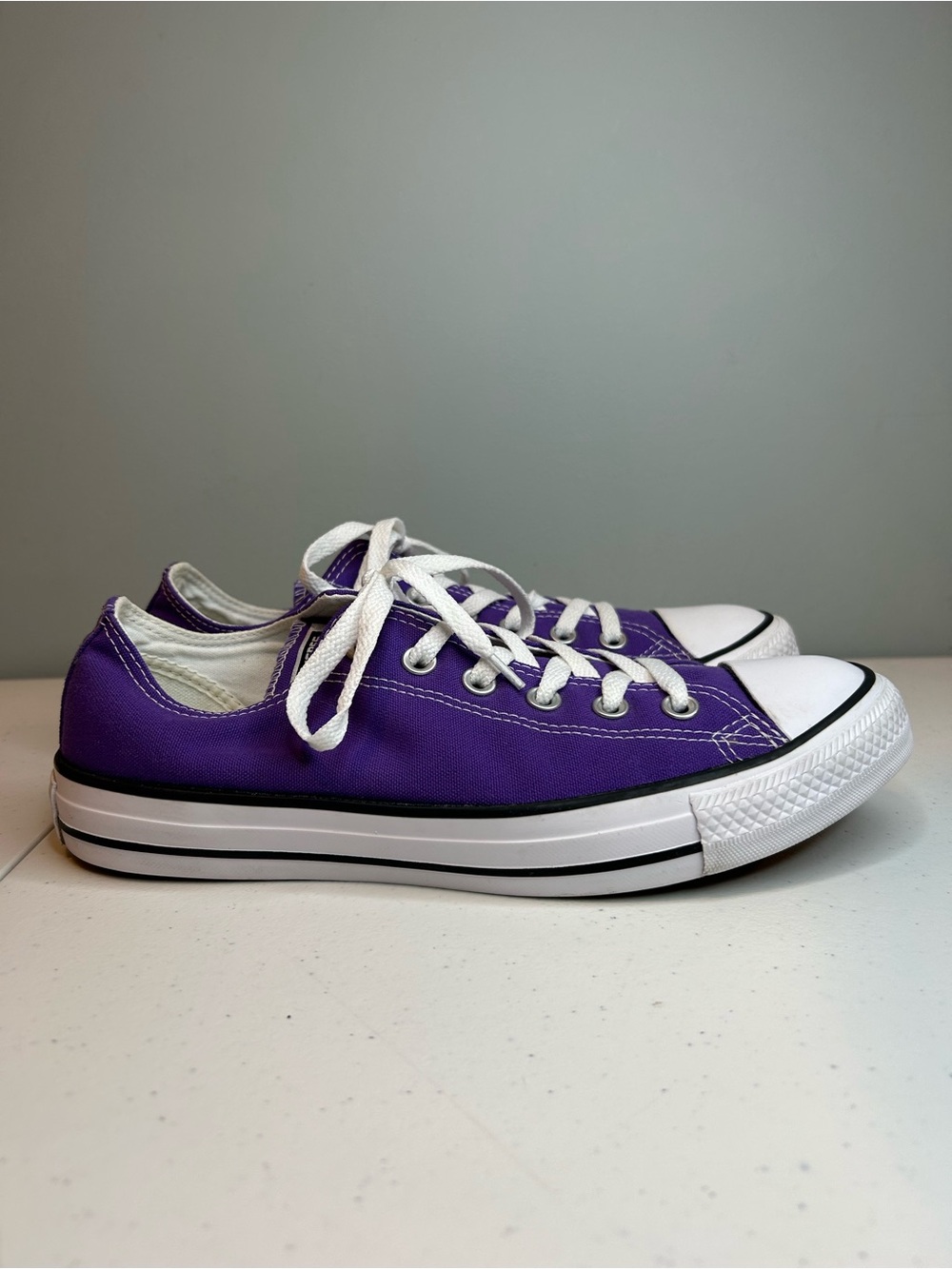 Converse All Stars Purple Low Top Sneakers  Chucks M8 W10